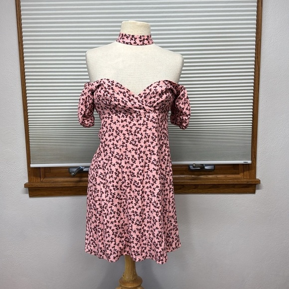 ALEXIS Loele Pink Off The Shoulder Clover Floral Choker Mini Dress Size Medium - Picture 7 of 11
